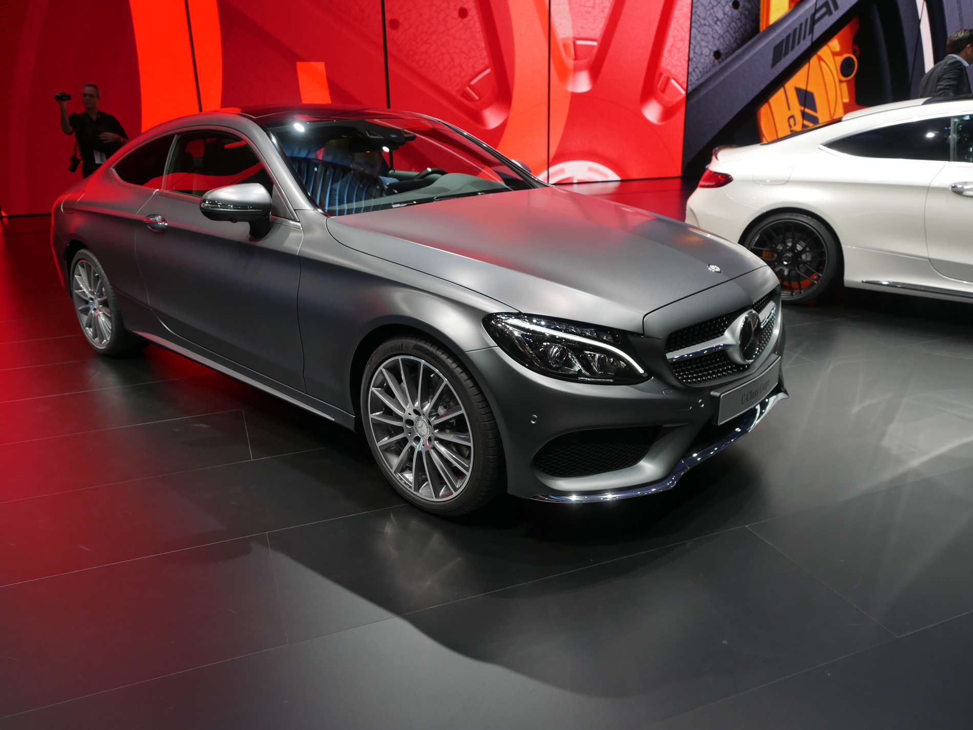 Mercedes-Benz in Frankfurt Ein Symbol für Innovation und Luxus